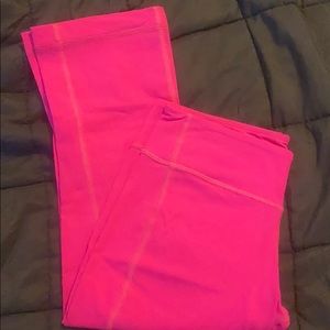 EUC lululemon pink cropped